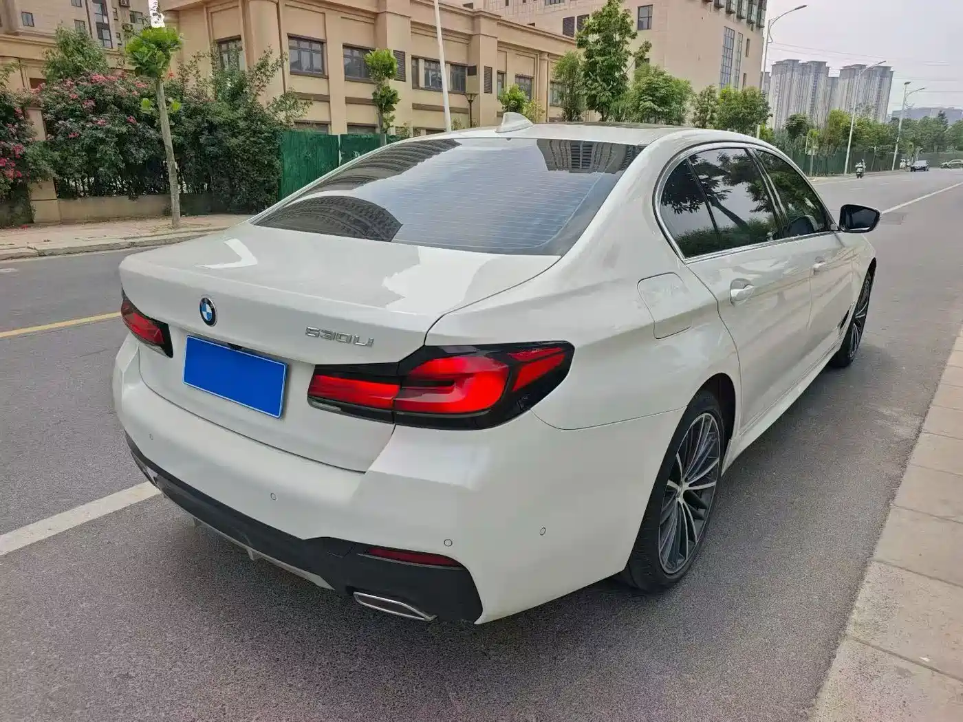 BMW 5 Series 2022 530Li Leading M Sport Package фото 9