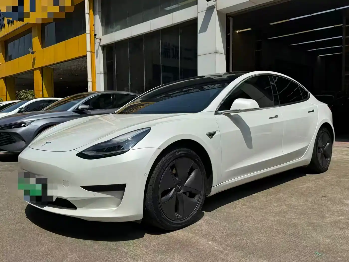 TESLA MODEL 3