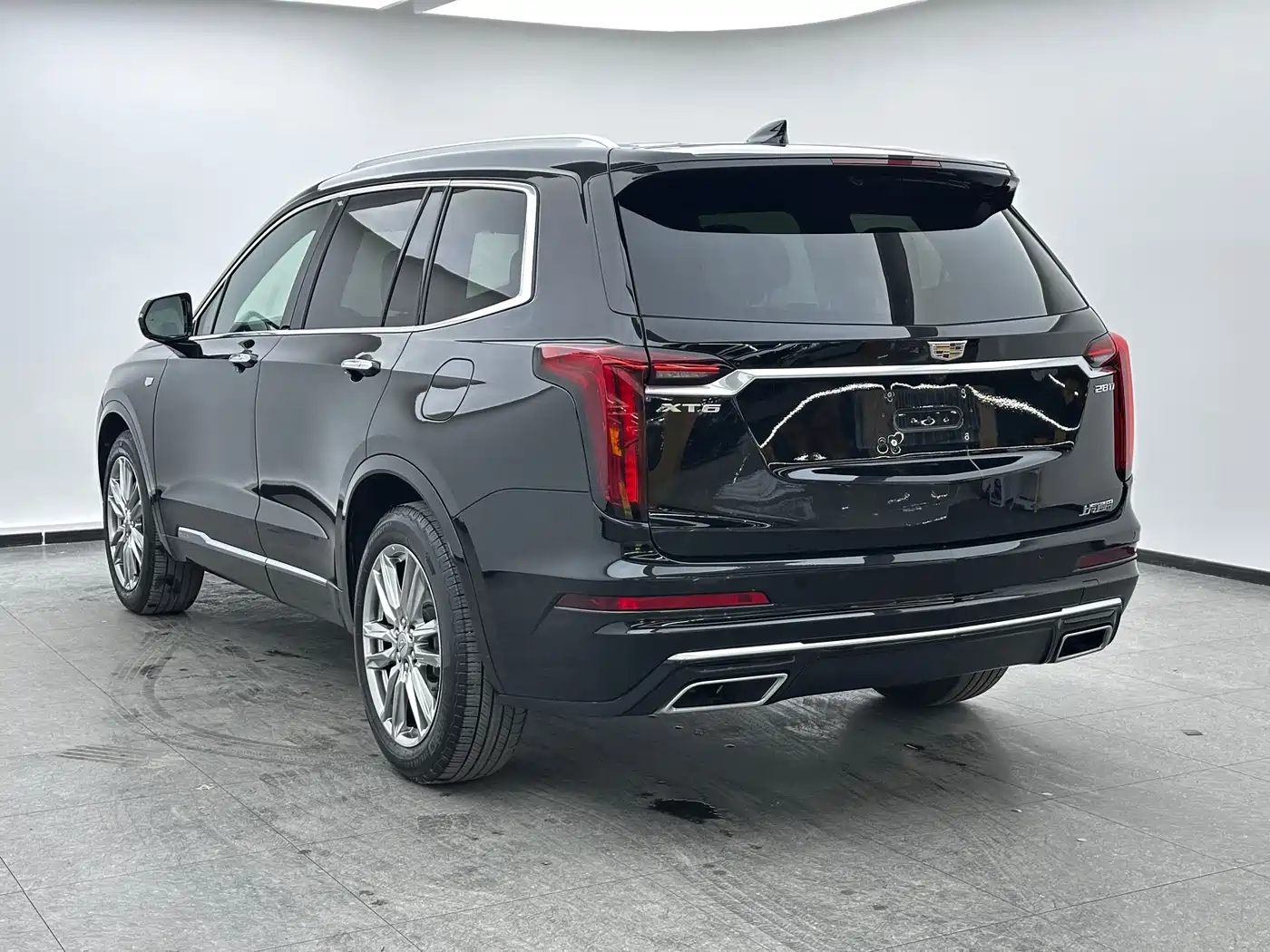 CADILLAC XT6