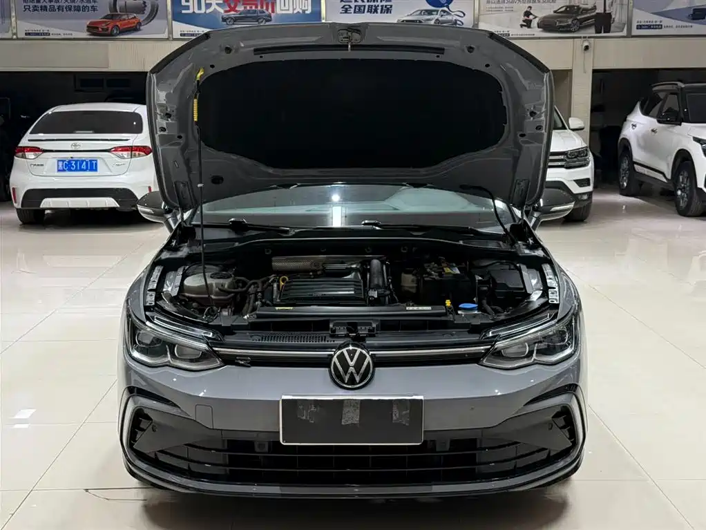 VOLKSWAGEN GOLF