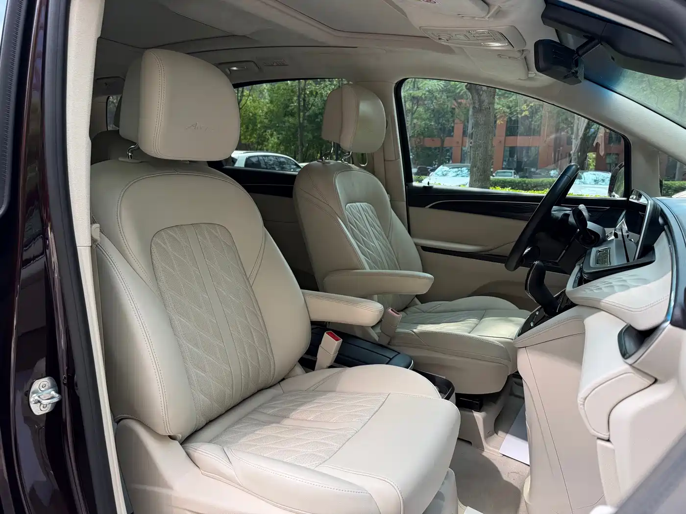 Photo 12 - Buick GL8
