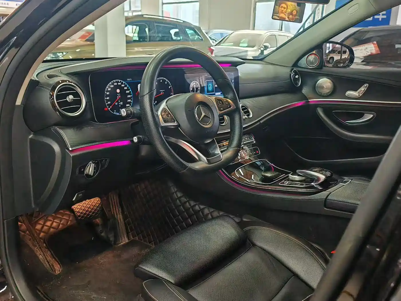 Фото 4 - Mercedes-Benz E-Class