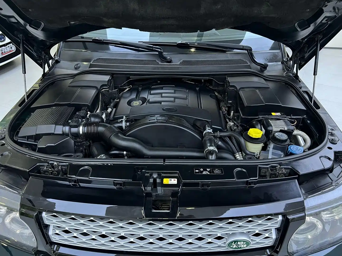صورة 9 - Land Rover Range Rover Sport