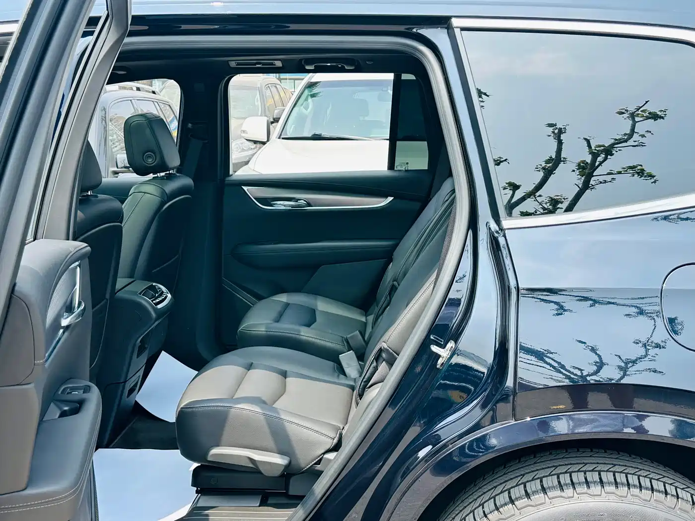 Cadillac XT6 2022 2.0T 6-Seater 4WD Trend Edition фото 9
