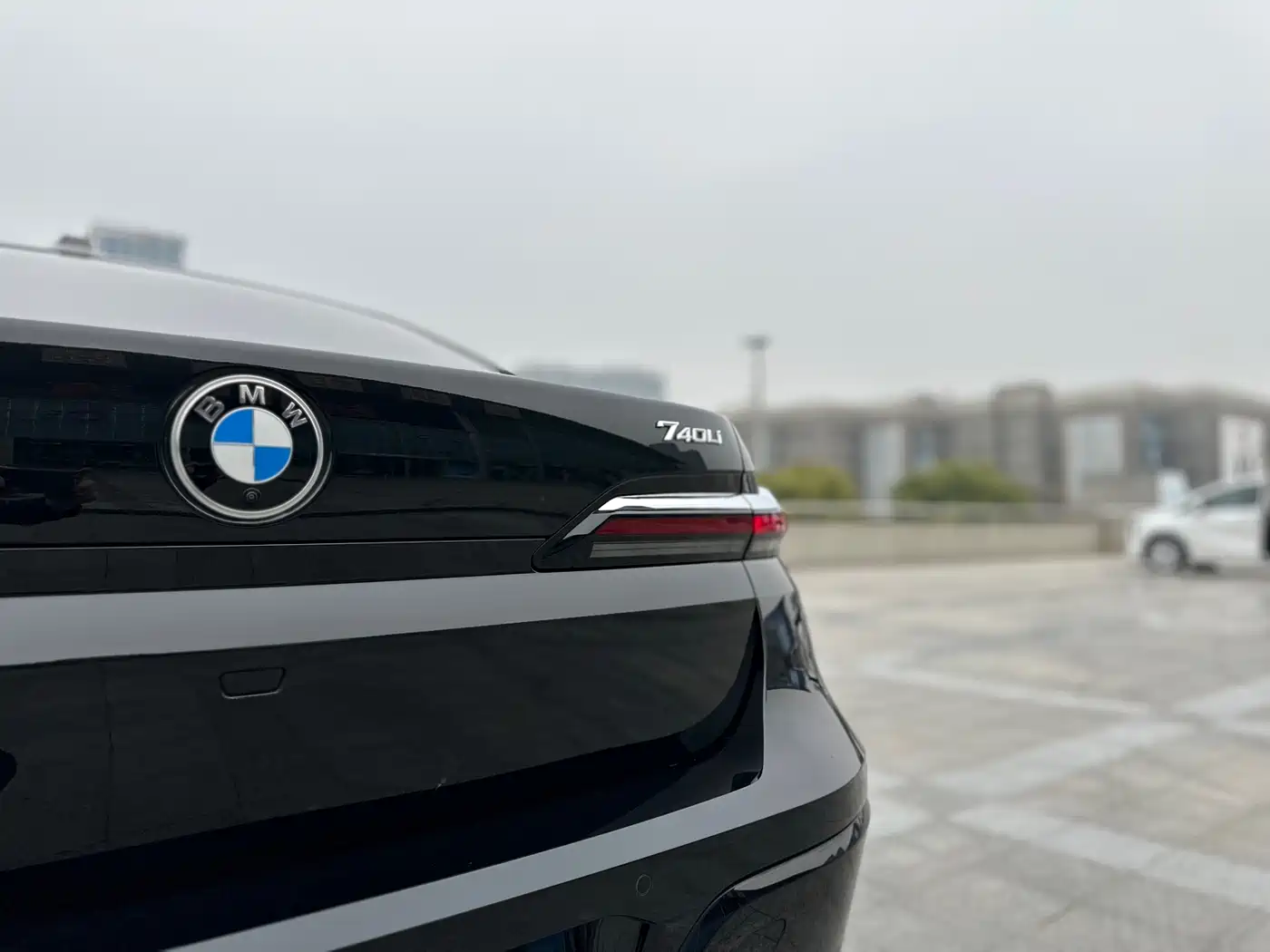 BMW 7 Series 2023 Facelift 740Li Exclusive M Sport Package фото 41