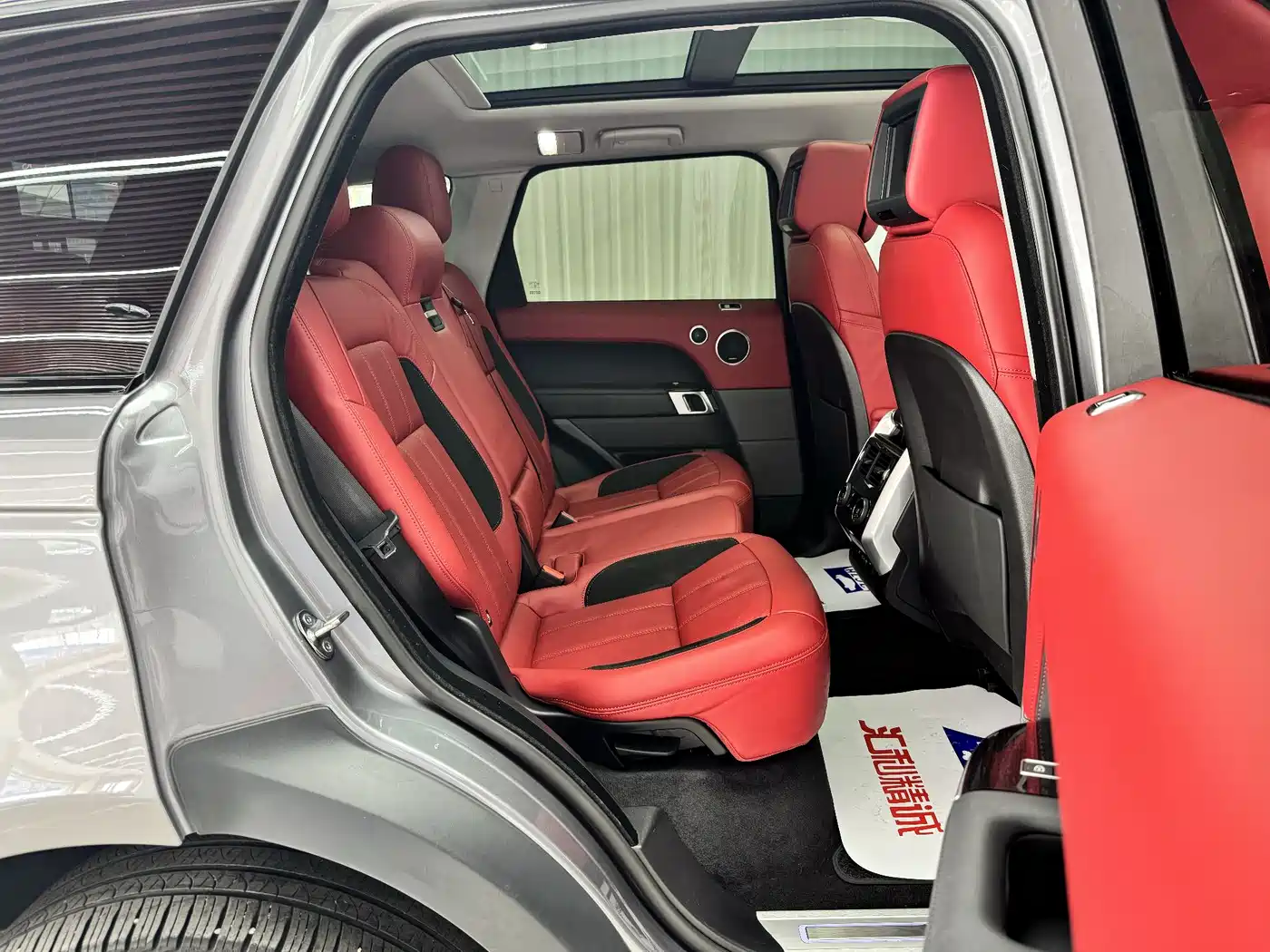 Land Rover Range Rover Sport 2022 3.0 L6 Gloss Black Edition фото 14