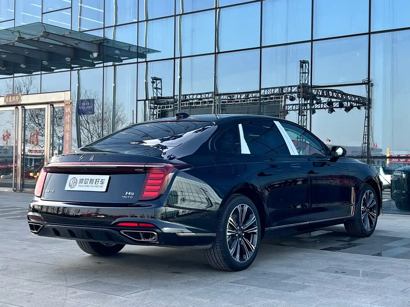Hongqi H9 2025 Facelift 2.0T 2WD Flagship Premium Private Style Edition 5-seater фото 5