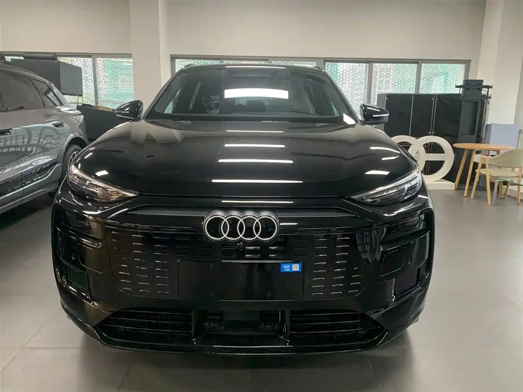 AUDI Q6L E TRON