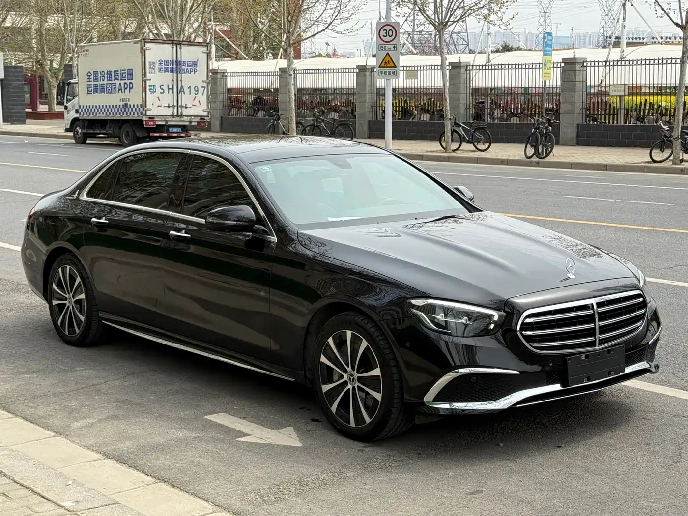 Mercedes-Benz E-Class New Energy 2022 E 350 e L Plug-in Hybrid Sedan фото 3