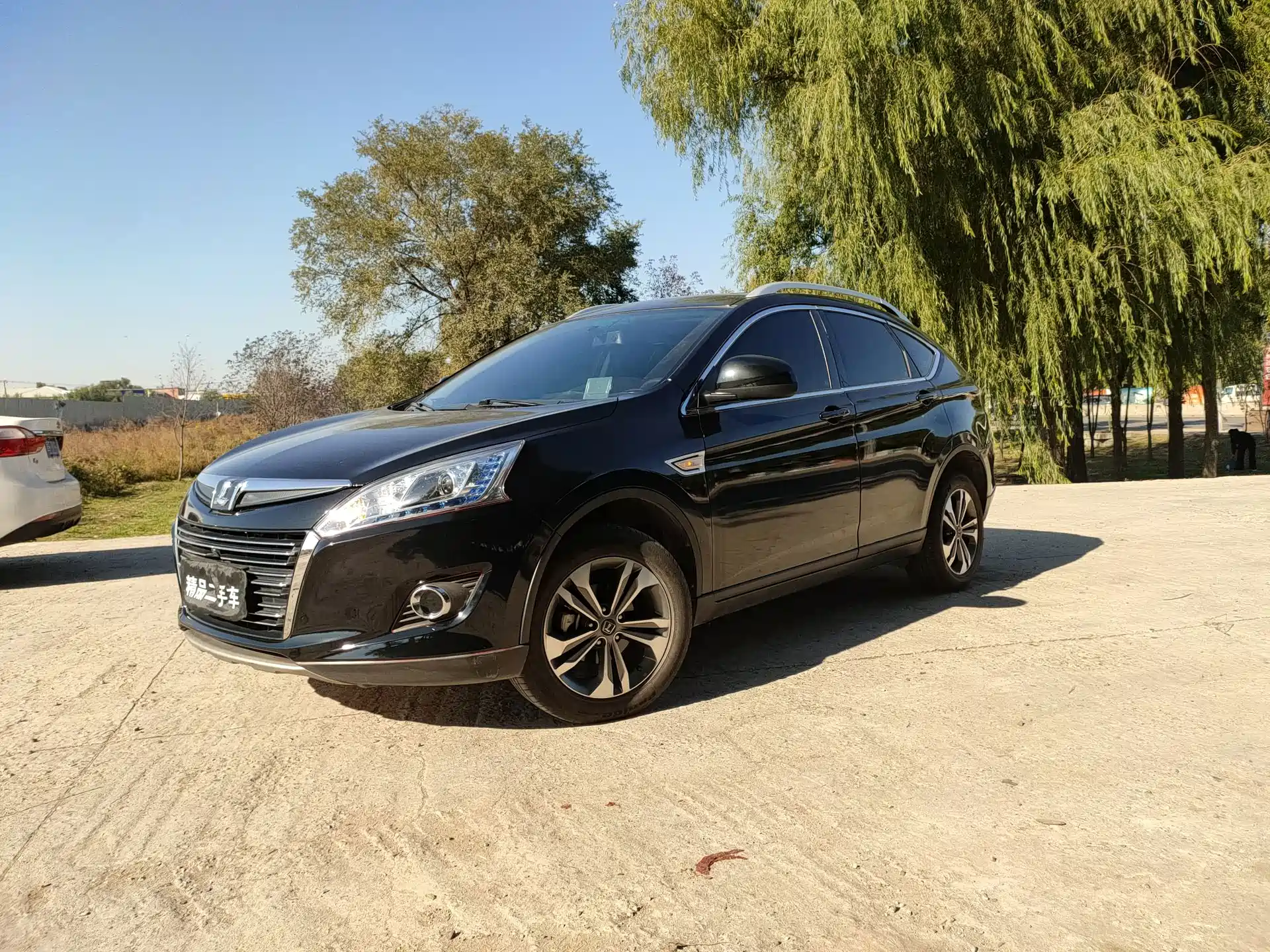 Фото 1 - Luxgen U6 SUV