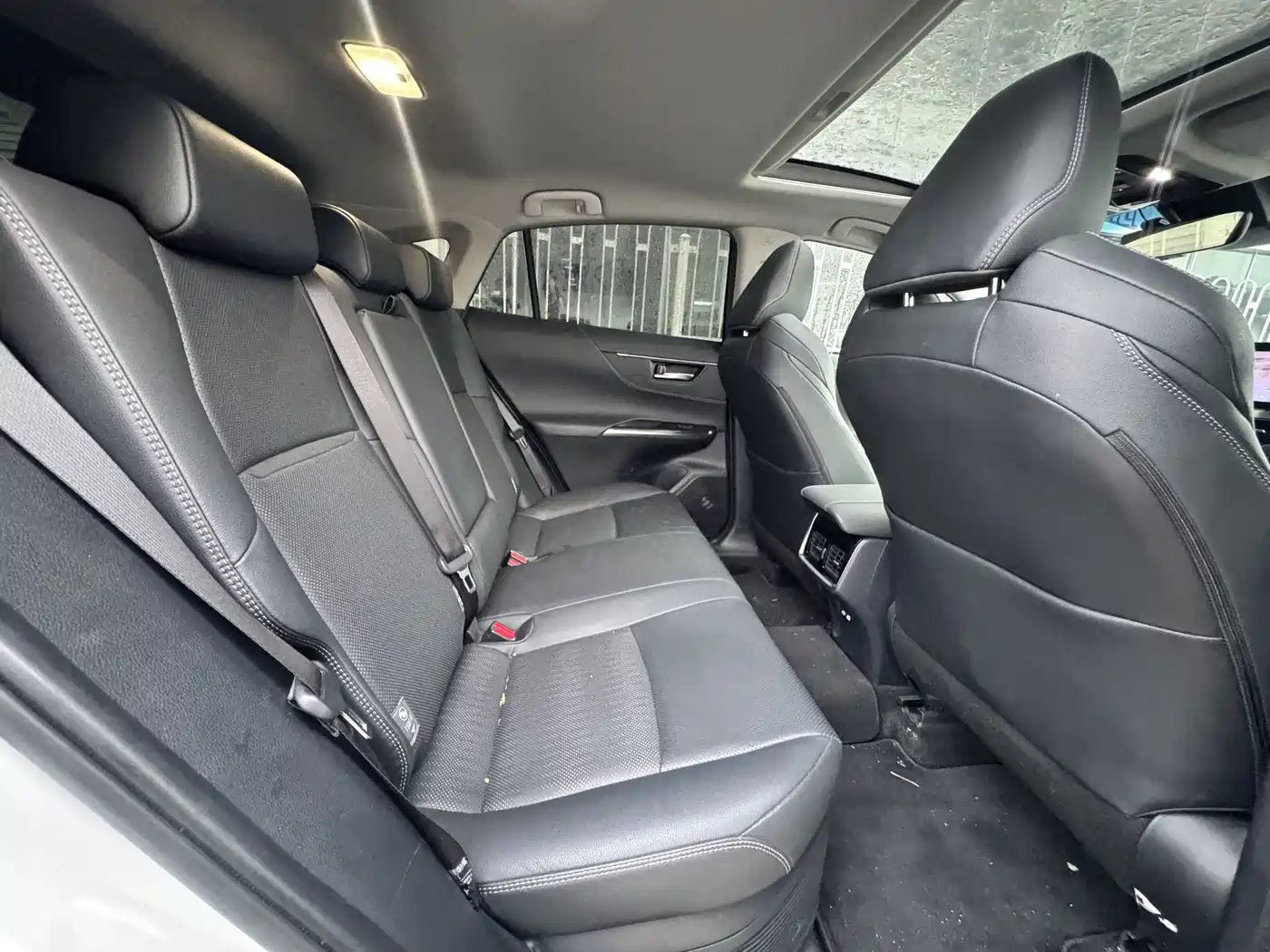 Toyota Venza 2023 2.5L Smart Hybrid FWD Premium фото 13