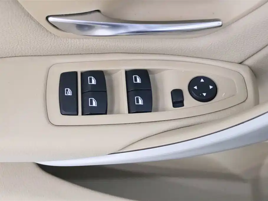 BMW 3 Series 2014 320i Progressive фото 11