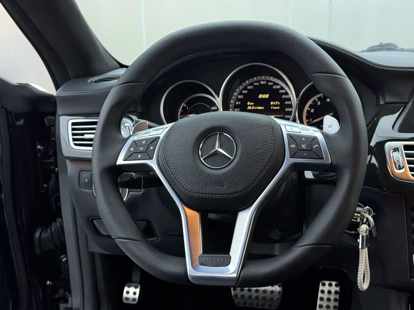 Mercedes-Benz CLS AMG 2012 AMG CLS 63 фото 17
