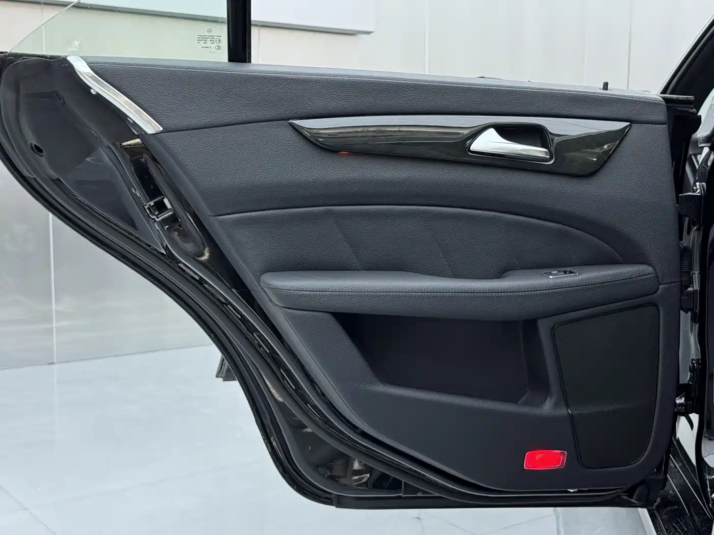 Mercedes-Benz CLS AMG 2012 AMG CLS 63 фото 10