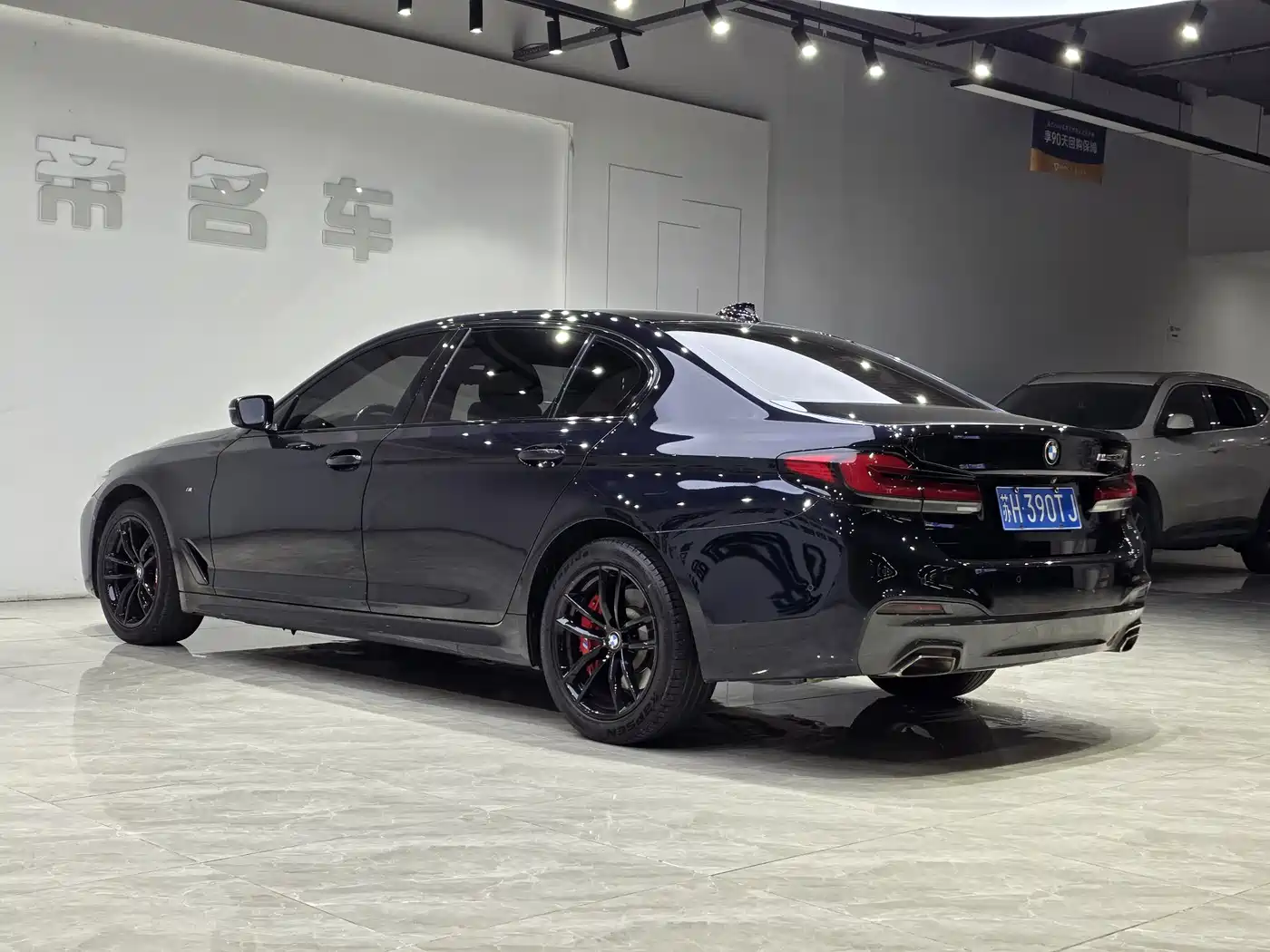 BMW 5 Series 2019 525Li M Sport Package фото 9