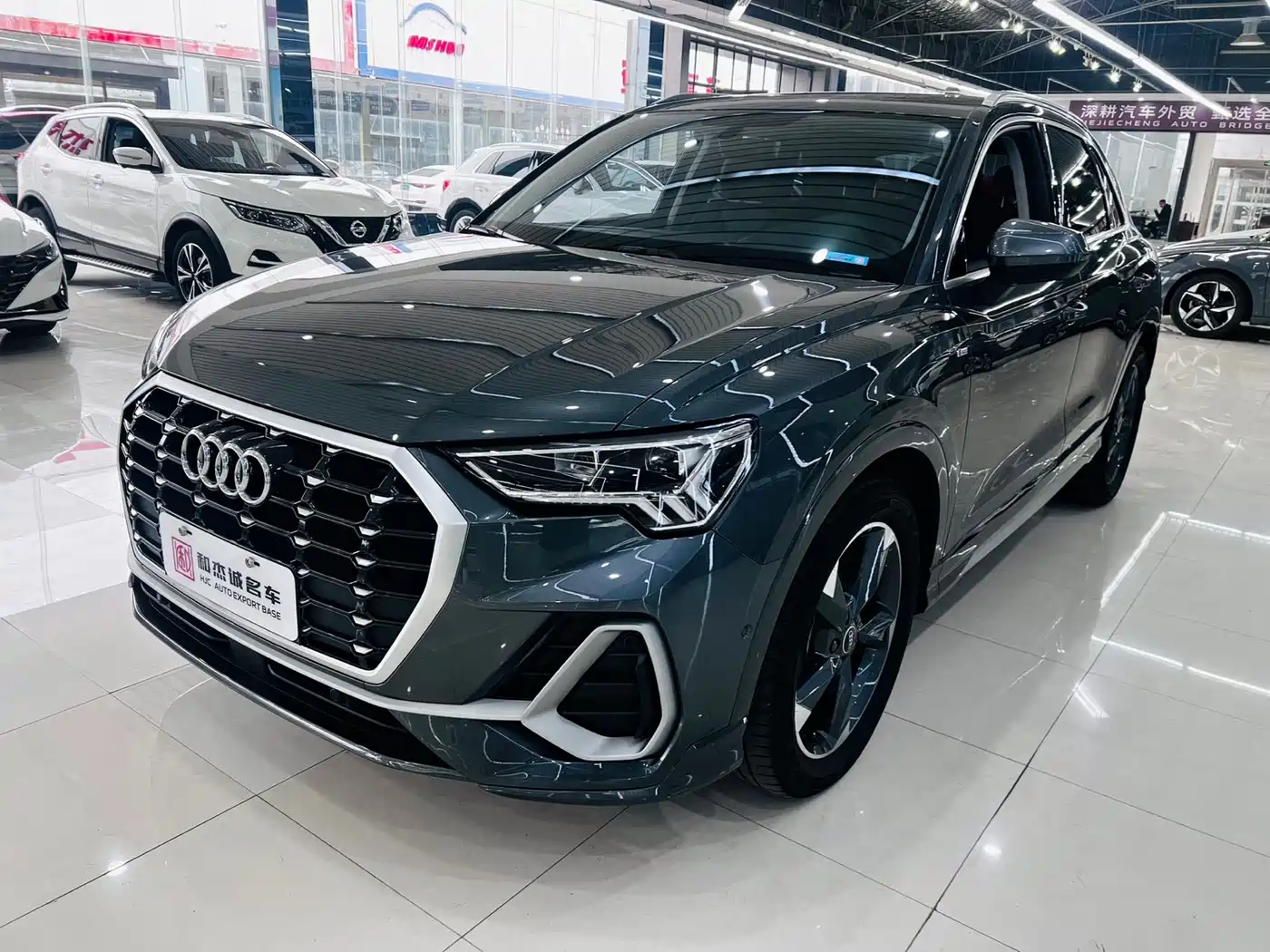 AUDI Q3