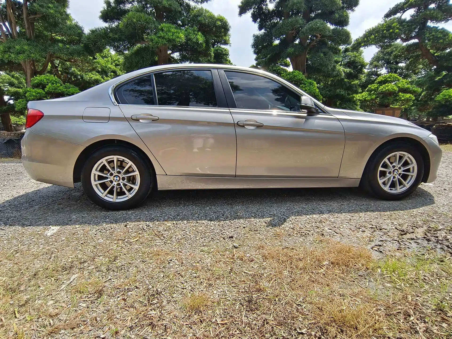 Photo 4 - BMW 3 Series