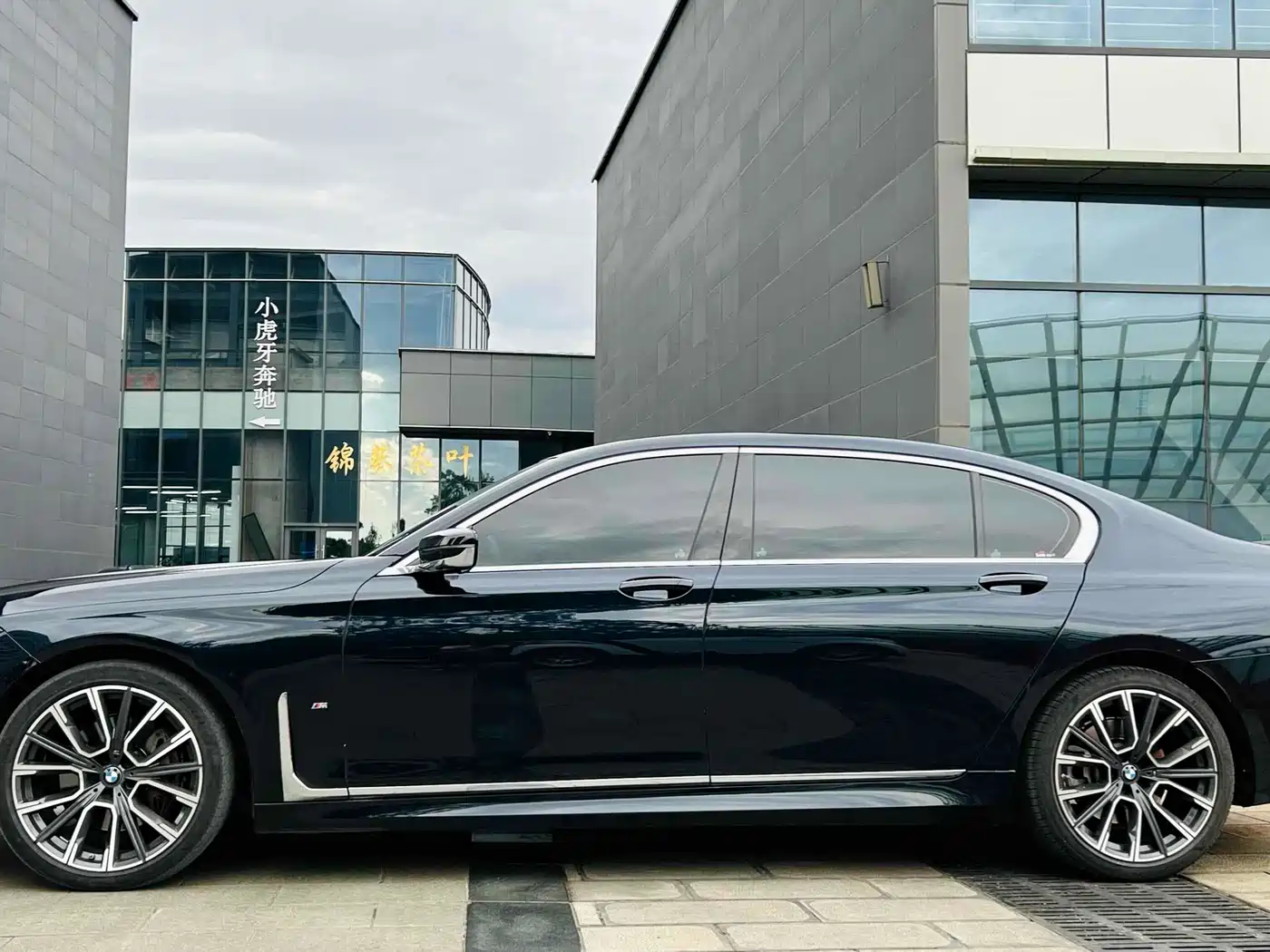 BMW 7 Series 2021 Model 740Li Leading M Sport Package фото 7
