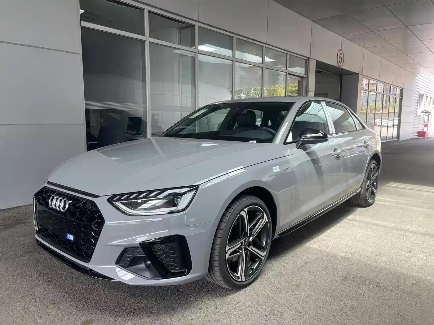 Audi A4L 2025 2 Million Celebration Edition 40 TFSI Luxury Dynamic