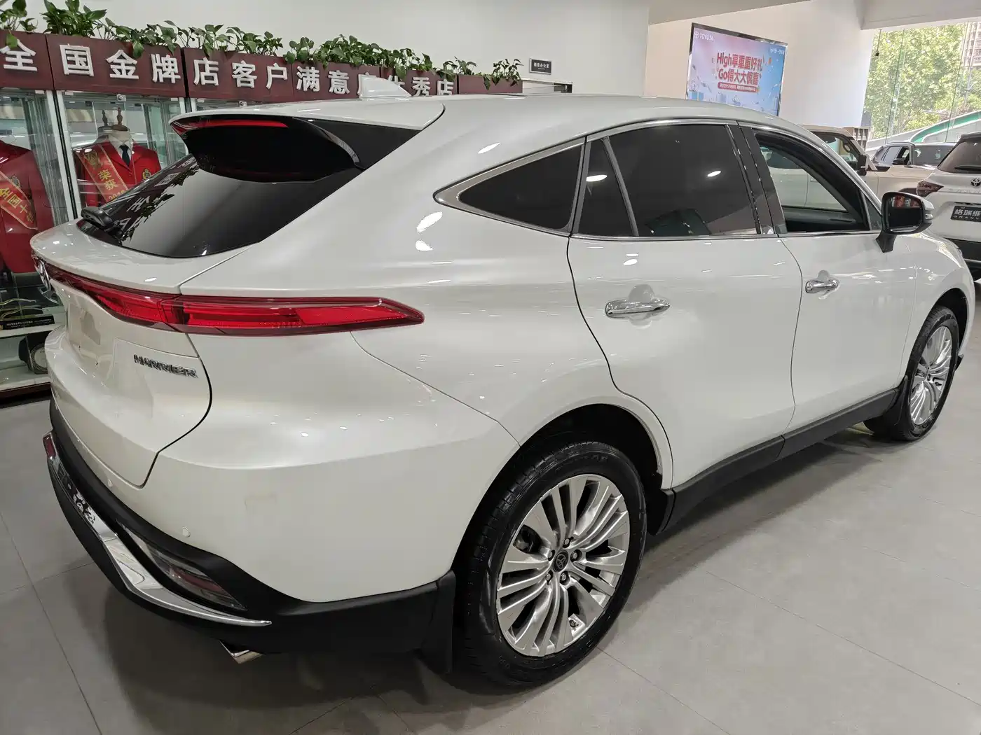 Toyota Lingfang HARRIER 2022 2.0L CVT 2WD Premium Edition фото 14