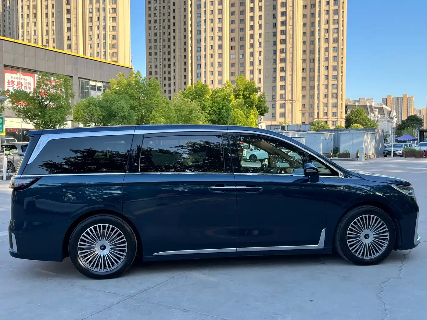 Voyah Auto Voyah Dreamer 2025 PHEV AWD Flagship Kunpeng Edition фото 12
