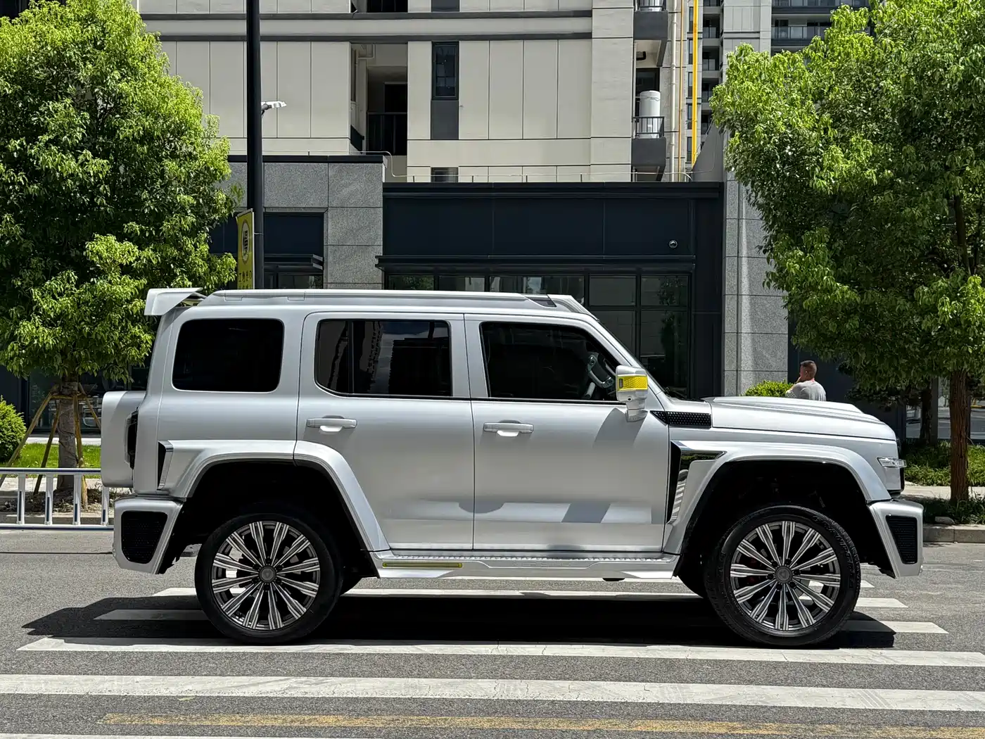 TANK CO CREATION TANK 300