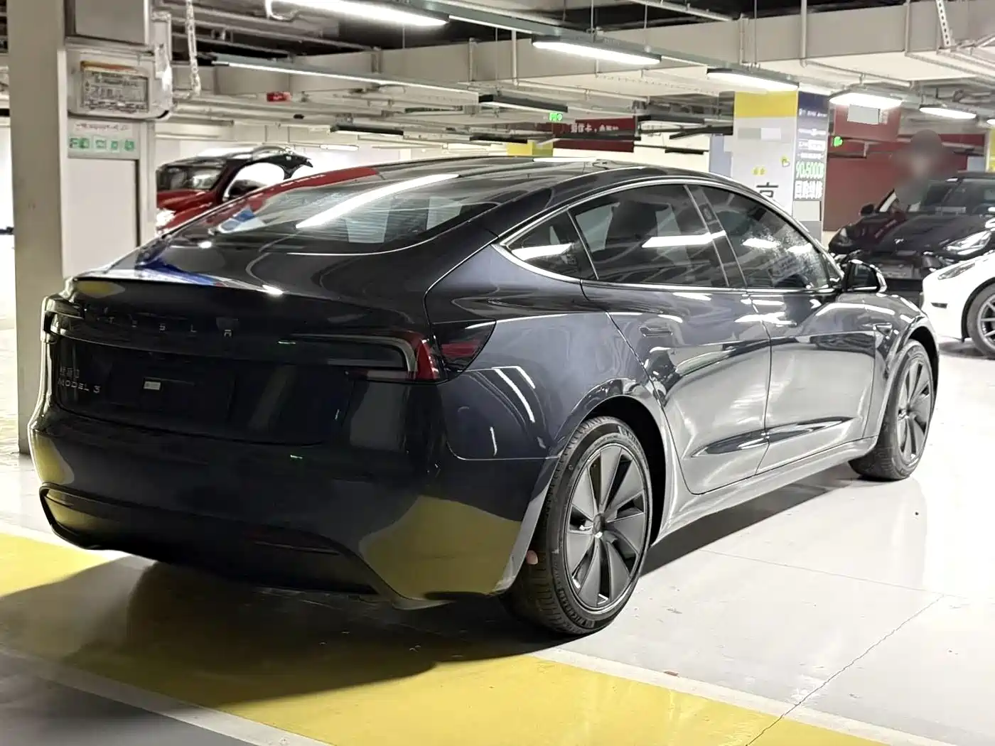 TESLA MODEL 3