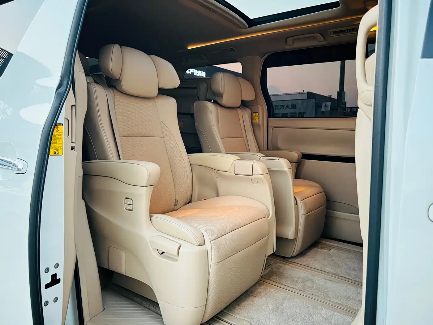 Toyota Alphard 2012 3.5L Luxury Edition фото 15