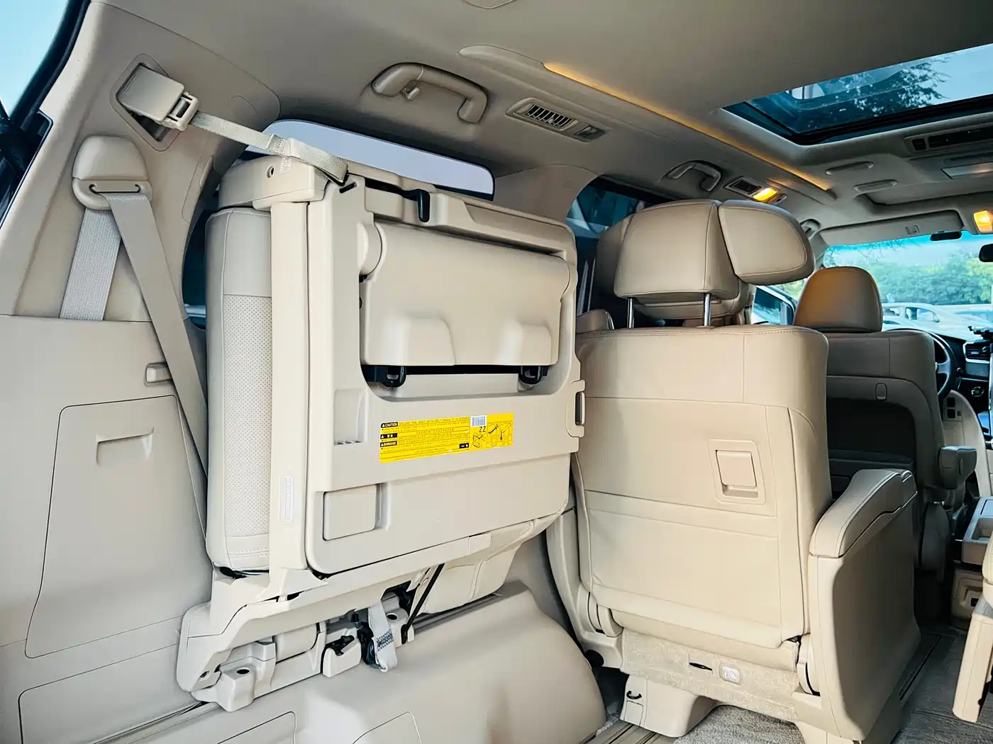 Toyota Alphard 2012 3.5L Luxury Edition фото 17