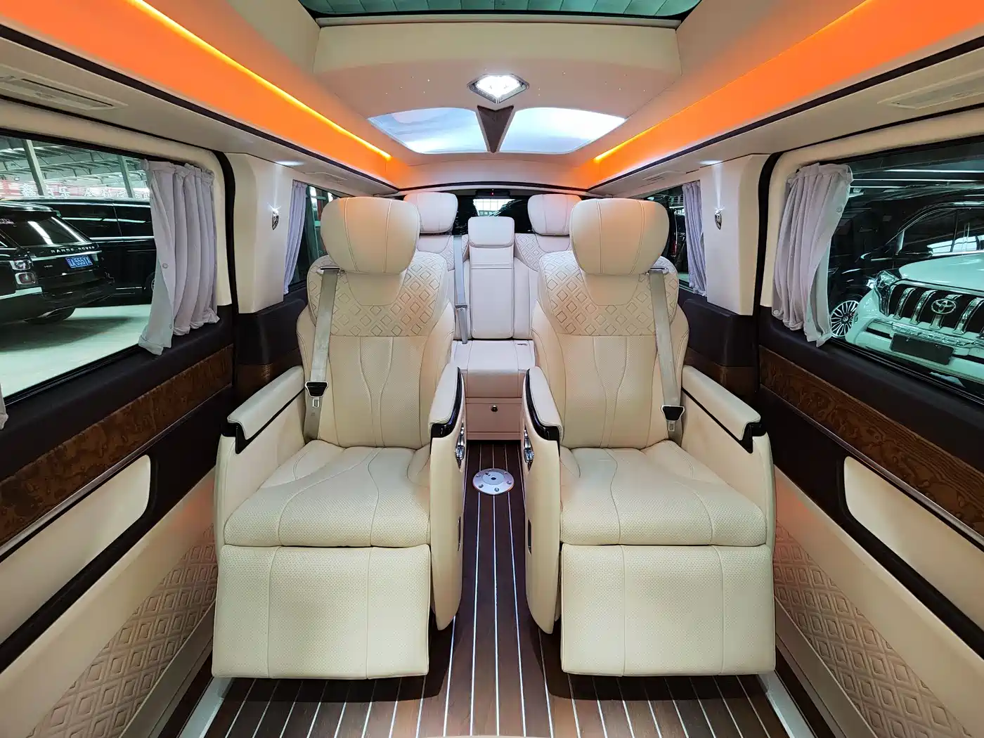 Mercedes-Benz V-Class 2018 V 260 L Premium Long Wheelbase Edition China VI фото 5
