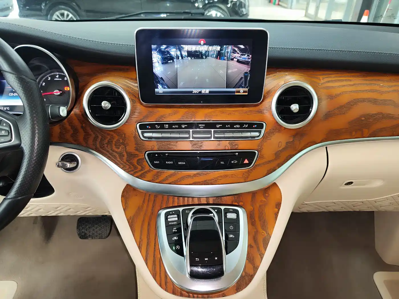 Mercedes-Benz V-Class 2018 V 260 L Premium Long Wheelbase Edition China VI фото 14