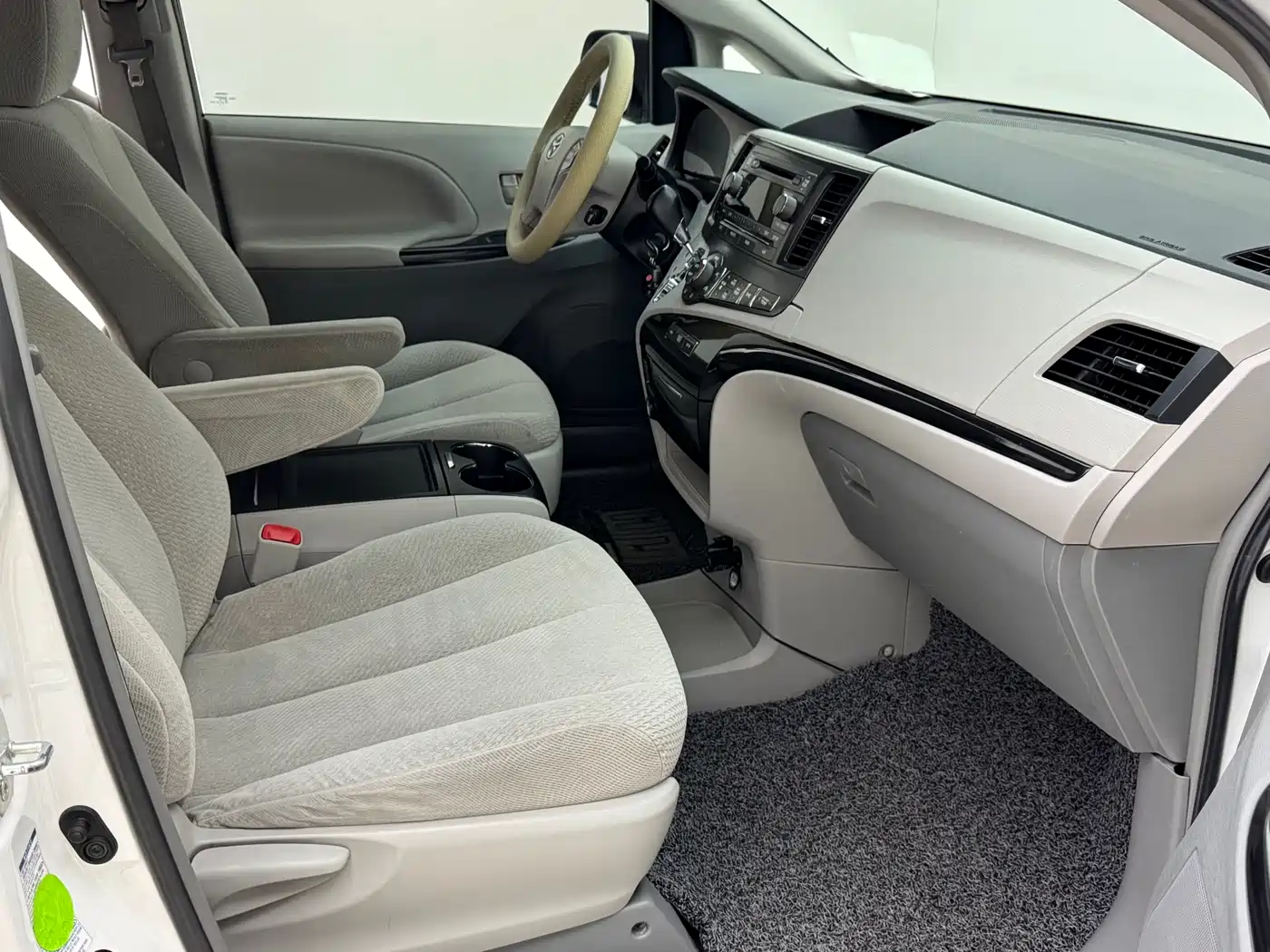 Toyota Sienna 2015 3.5L 4WD L фото 8
