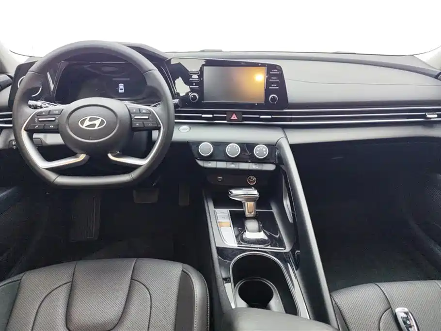 Hyundai Elantra 2023 1.5L CVT GLX Elite Edition фото 12