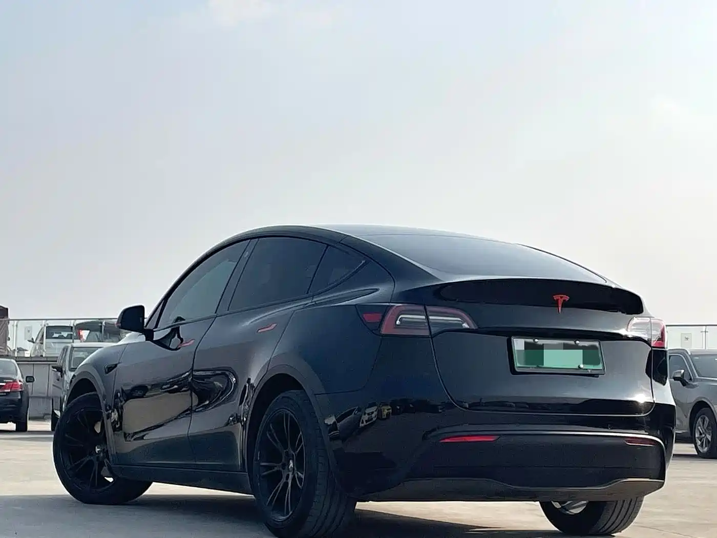 TESLA MODEL Y