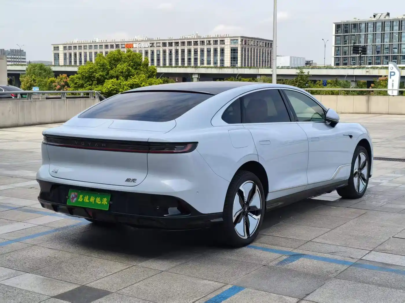 Voyah Passion 2023 2023 4WD Flagship Edition