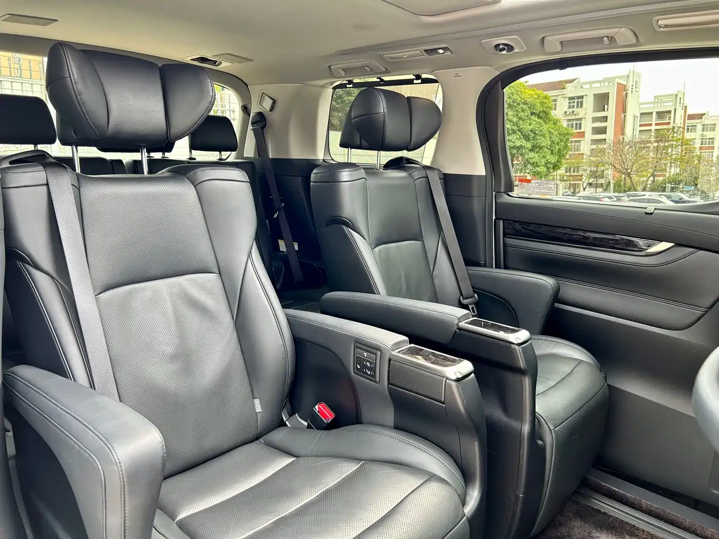 Toyota Vellfire 2021 Crown Hybrid 2.5L HV Luxury Edition фото 13