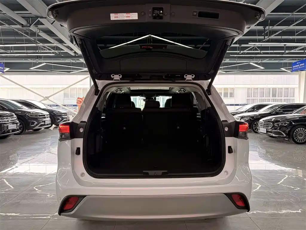 Toyota Highlander 2023 2.5L Smart Hybrid Dual Engine AWD Premium 7-Seater фото 28