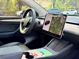 Photo 9 - Tesla Model Y