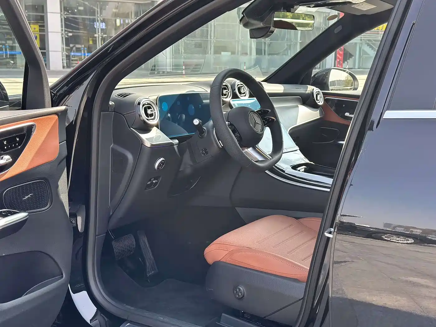 Mercedes-Benz GLC 2025 Model Year GLC 260 L 4MATIC Luxury фото 9