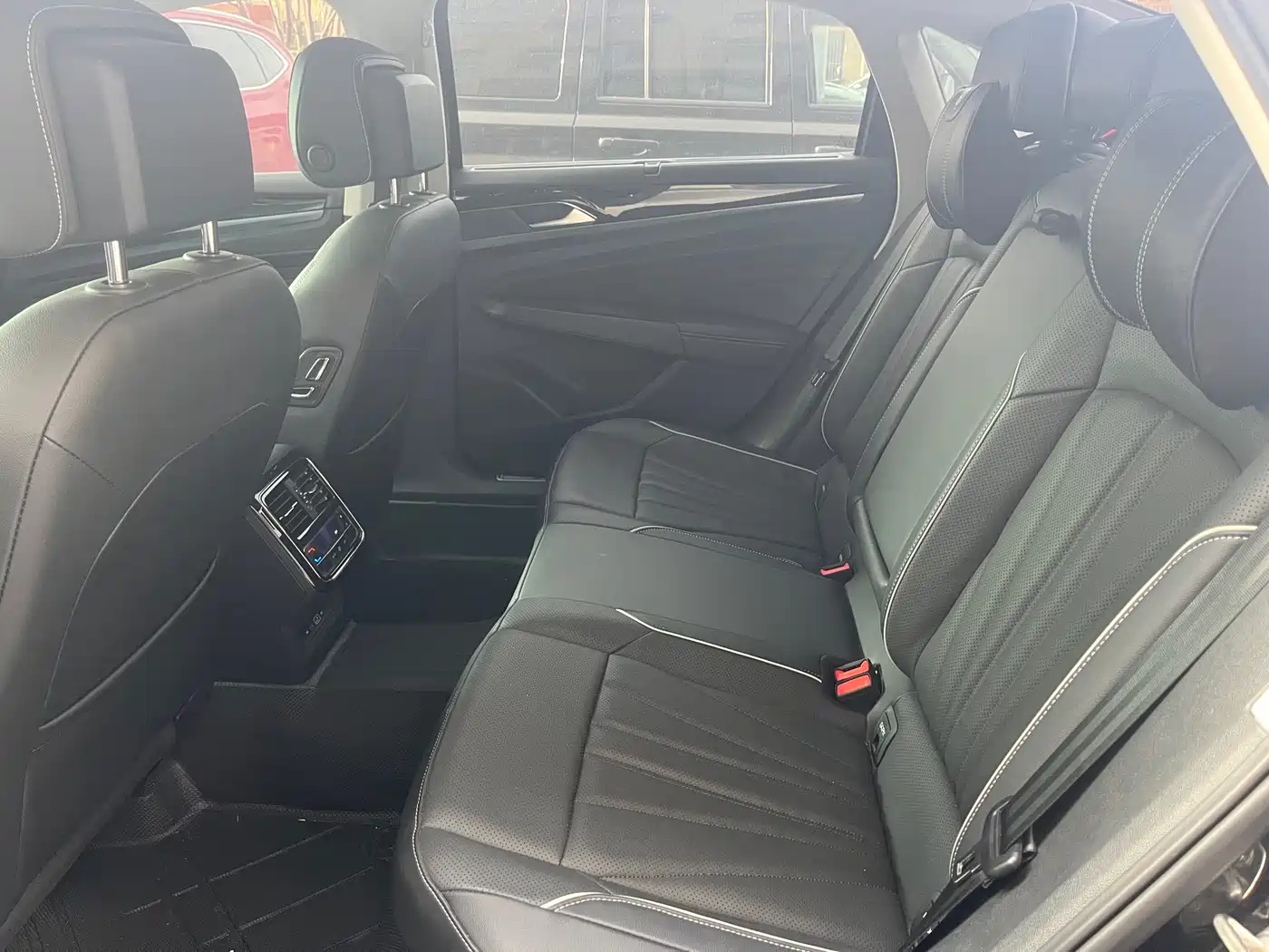 Volkswagen Passat 2024 380TSI Dragon Glory Edition фото 5