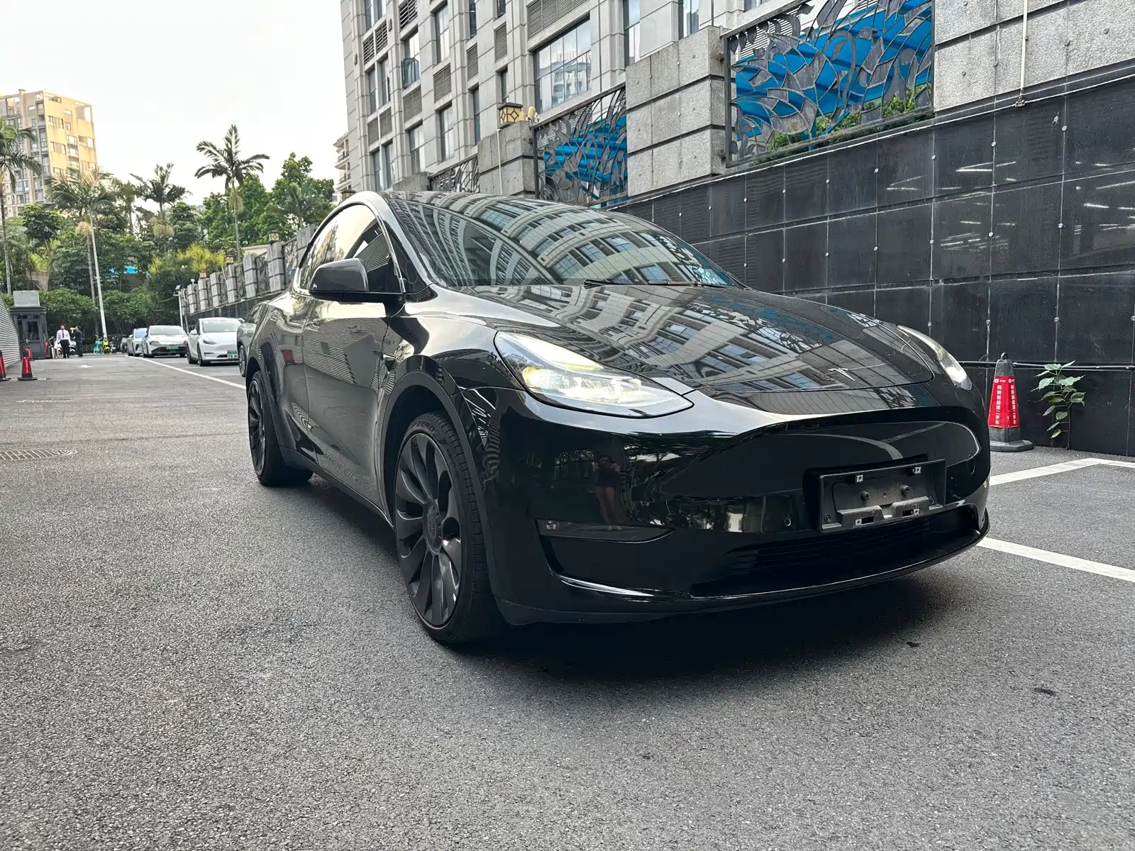 Фото 2 - Tesla Model Y