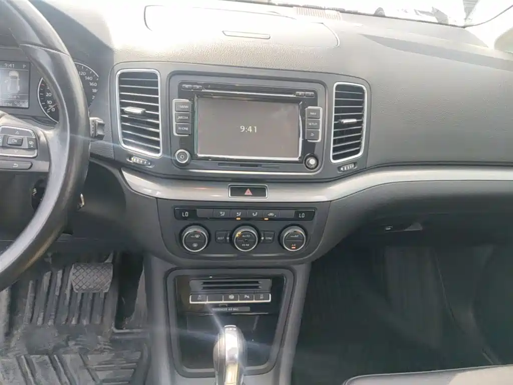 Volkswagen Sharan 2014 2.0TSI Standard фото 13