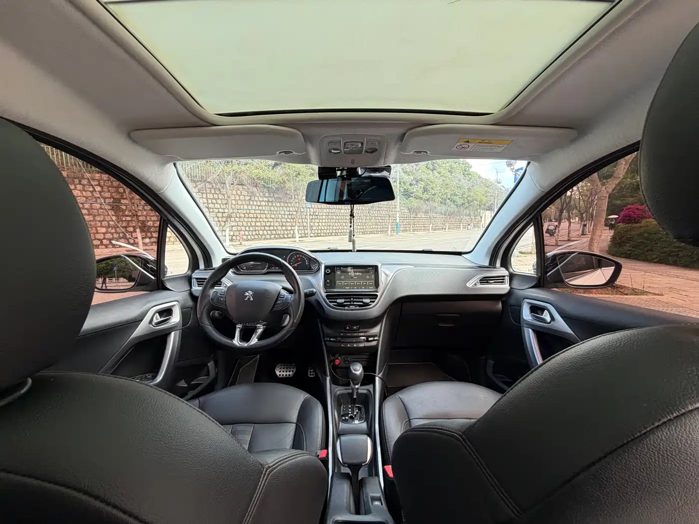 Peugeot 2008 2014 1.6L Automatic Navigation Edition фото 20