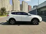 Фото 2 - Toyota RAV4
