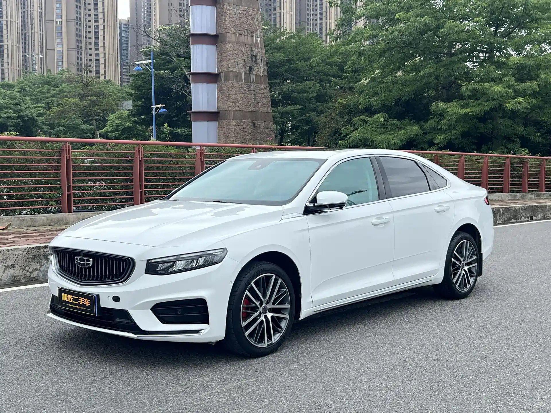 Фото 4 - Geely Preface