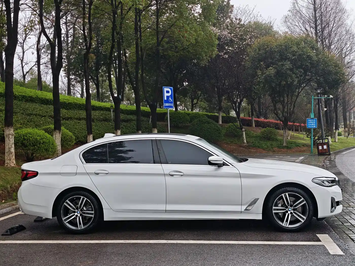 BMW 5 SERIES