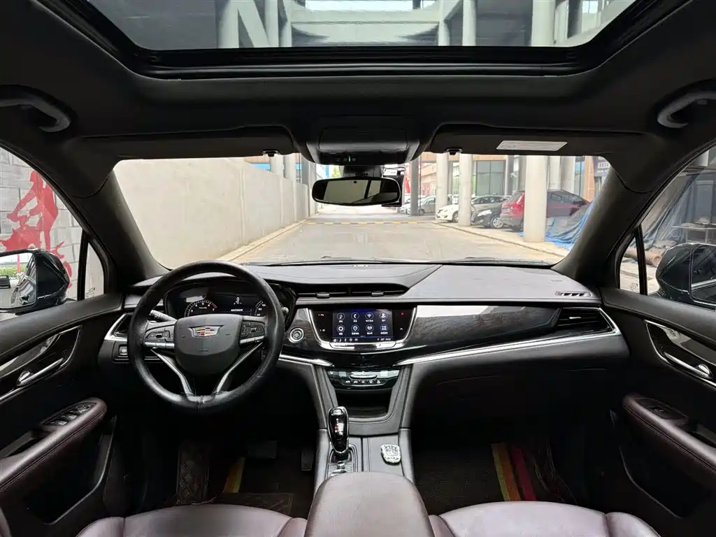 CADILLAC XT6