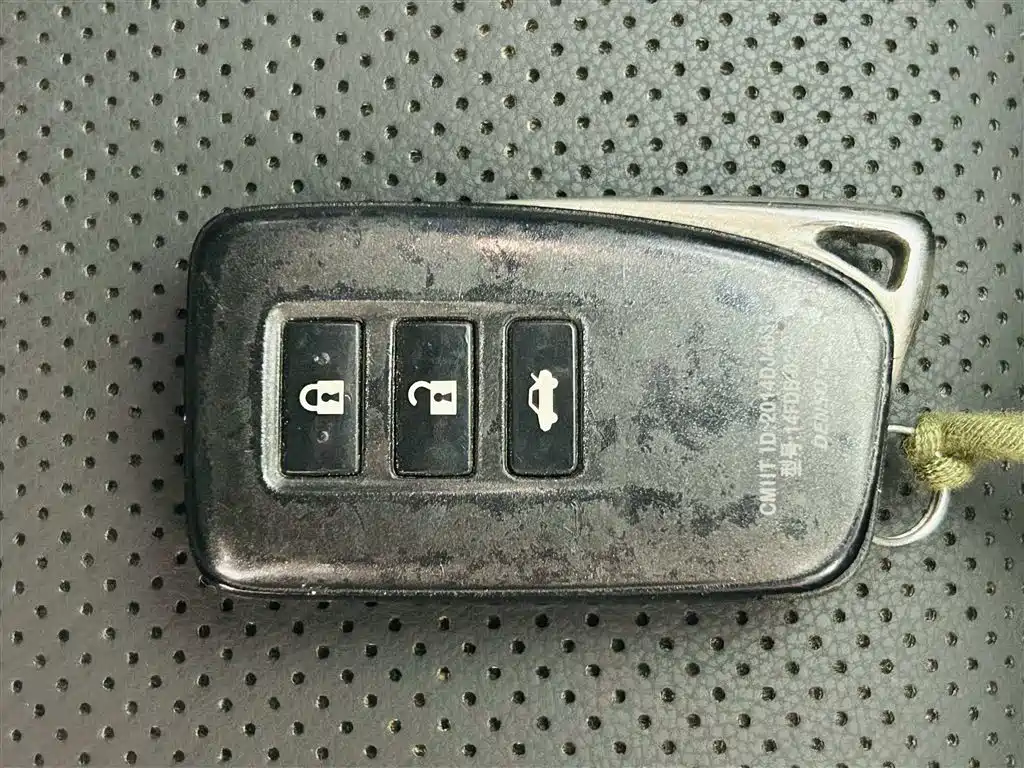 Фото 13 - Lexus ES