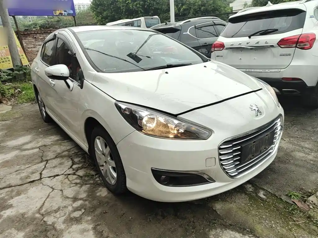 Peugeot 308 2014 Model Joy Edition Classic 1.6L Automatic Superior Style фото 4