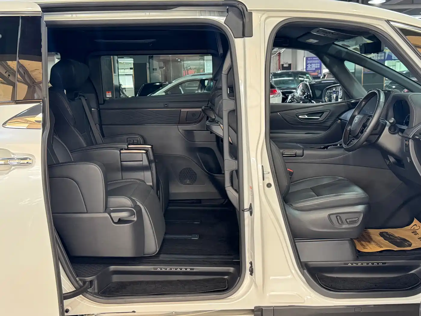 Toyota Alphard 2024 Hybrid 2.5L Prestige Edition фото 12